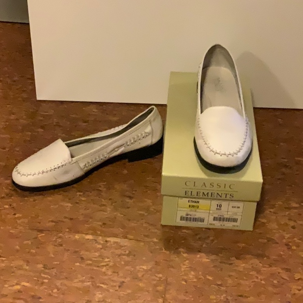 Women’s classic Element brand Shoes. Size 10